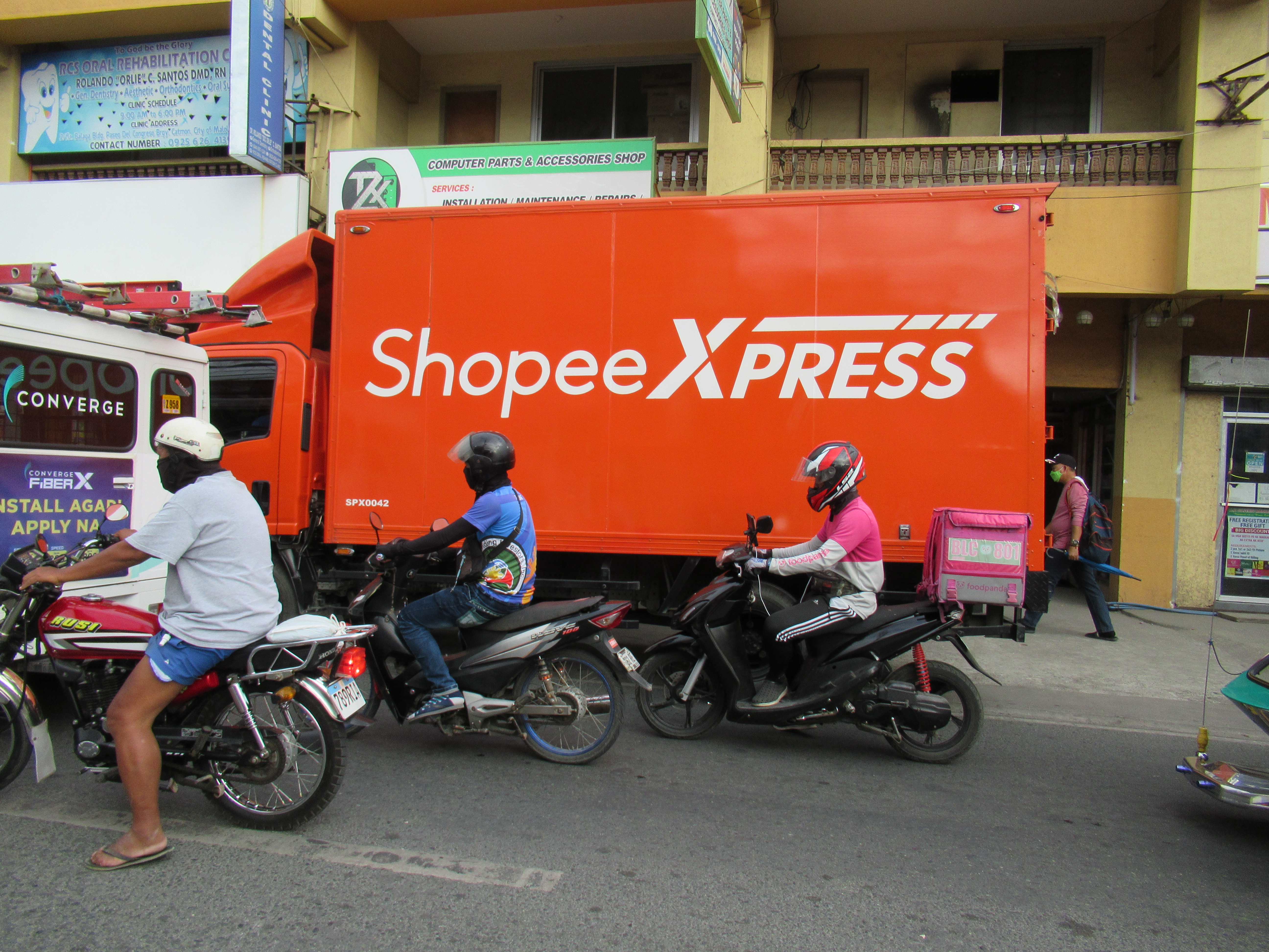 1. Khởi động thành công trên Shopee