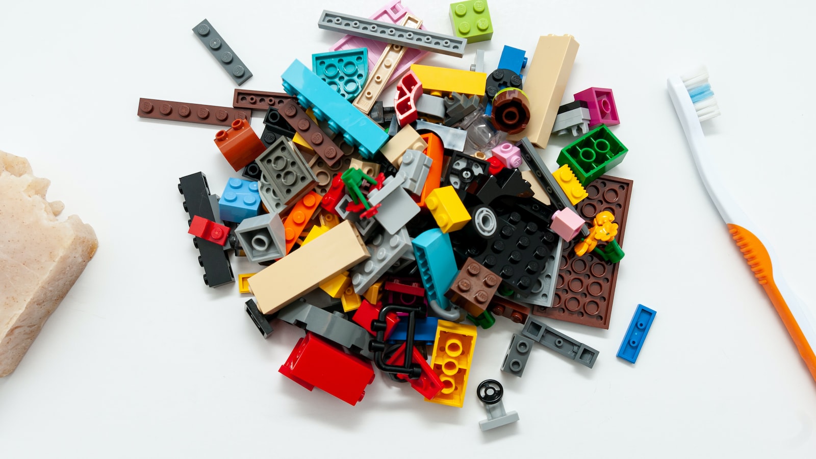 1. Phần cứng để lắp ghép Lego Stitch